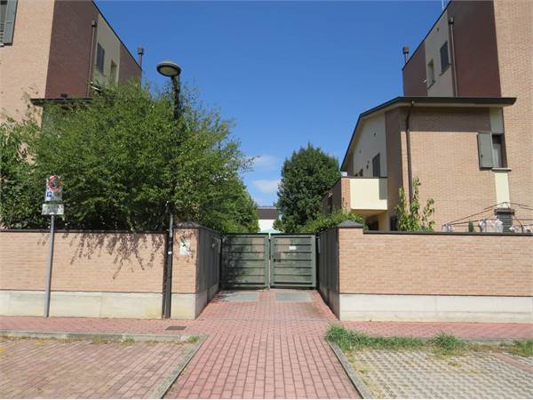 Esclusivo Appartamento con Giardino in Vendita