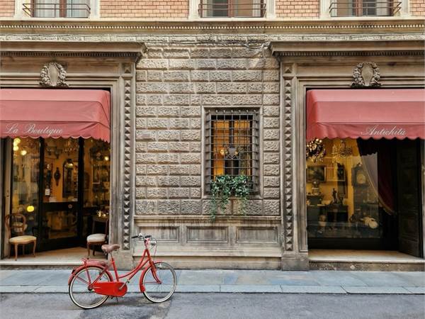 Prestigioso Negozio/Studio in Vendita in Centro 